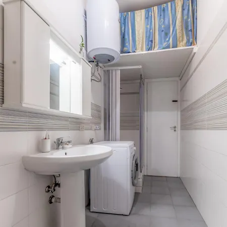 Bianca Flat - Tiburtina Train Station & Wi-fi Appartement